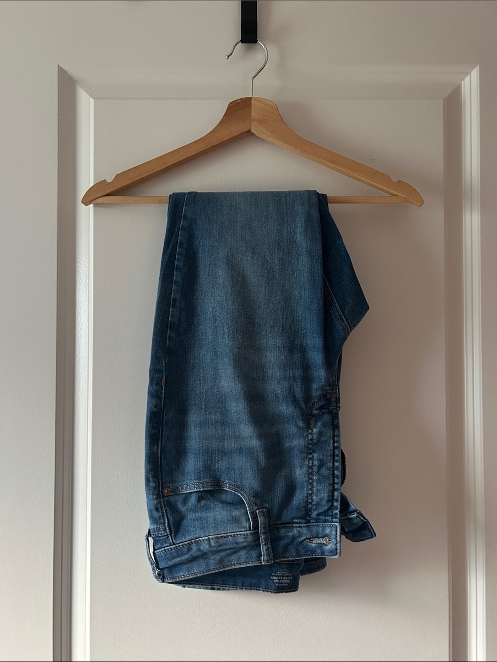Old Navy Women's Skinny Jeans - Medium Blue Wash